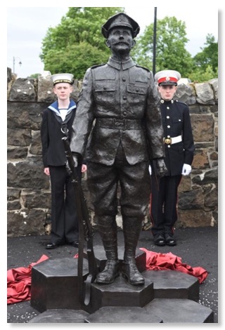 Quigg_statue_4x6